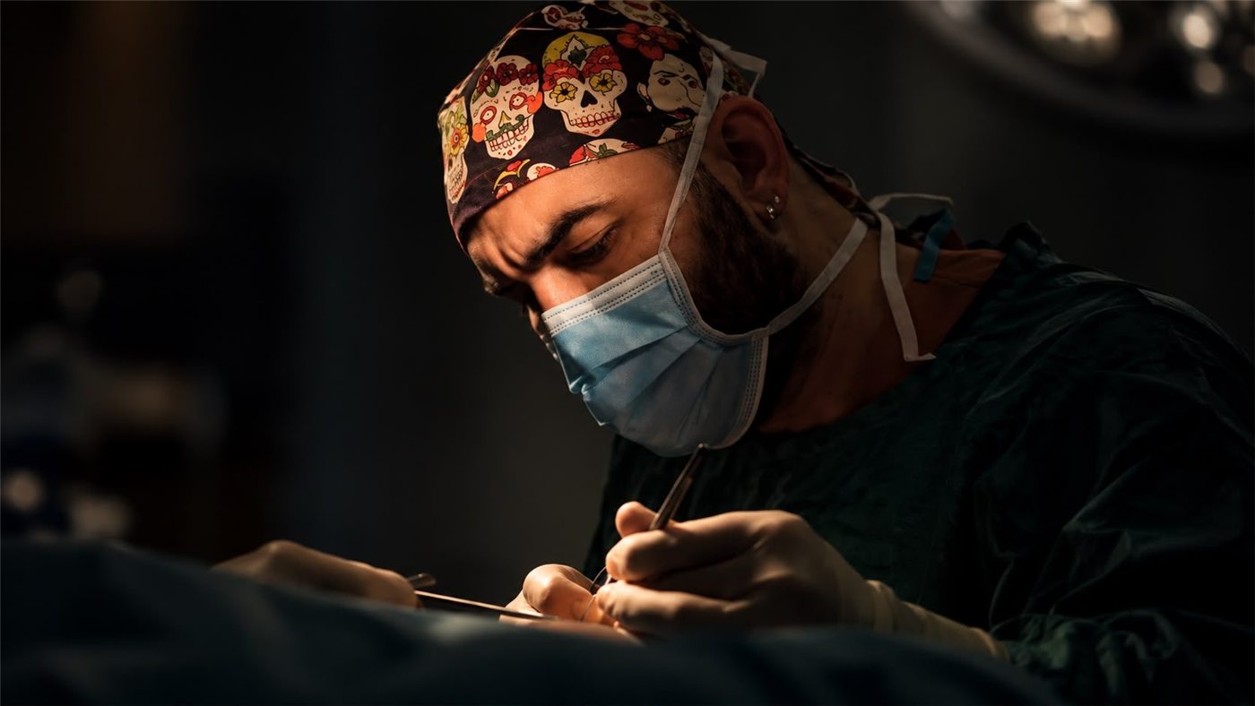 Op. Dr. Soner Tezcan ameliyatta